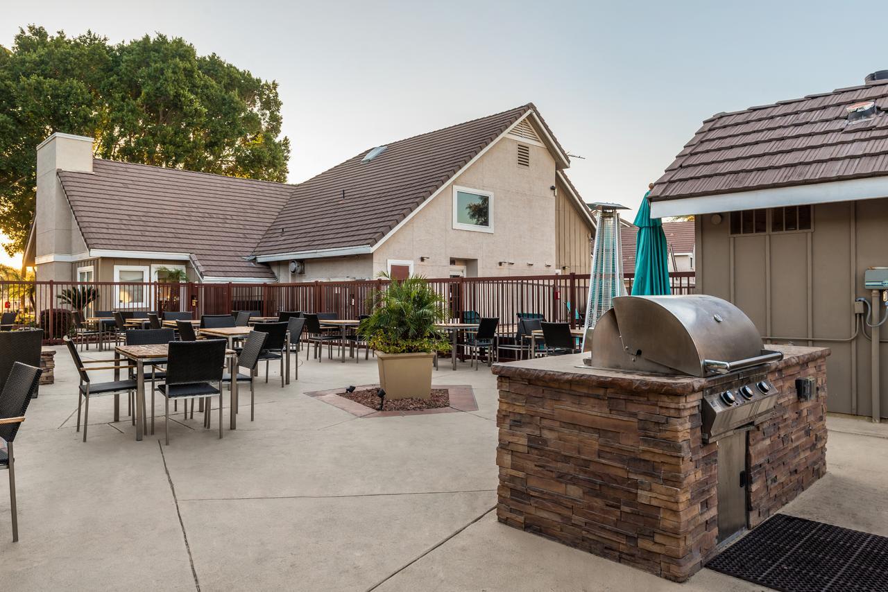 Residence Inn Phoenix Exterior photo