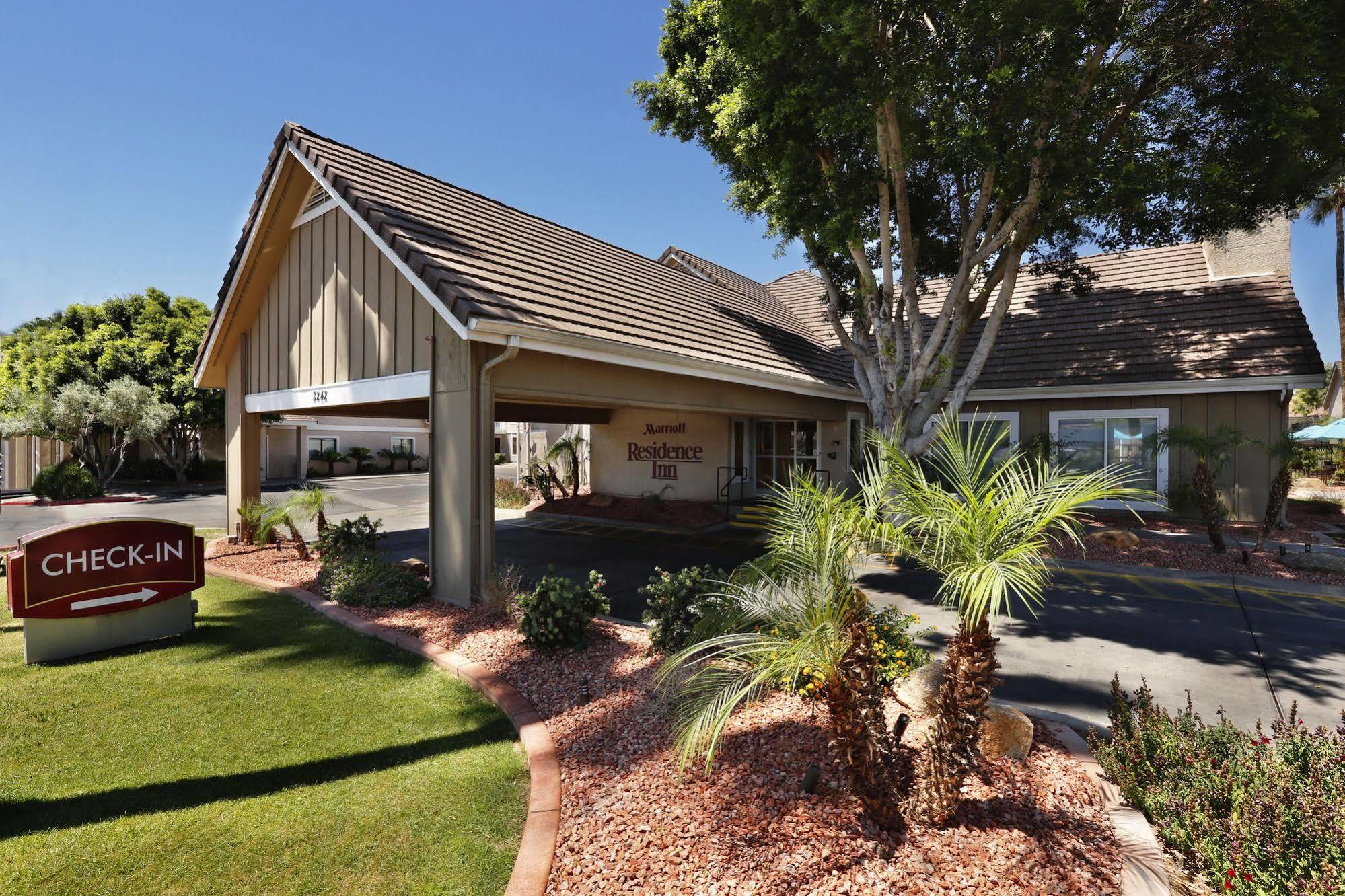 Residence Inn Phoenix Exterior photo